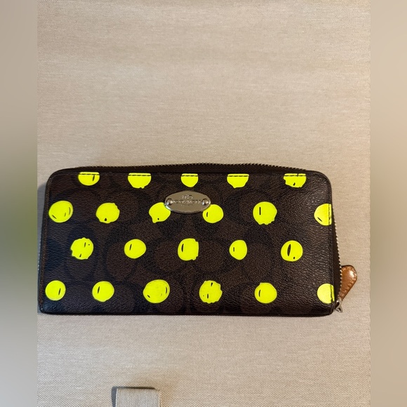 Coach zip around wallet - Picture 1 of 4